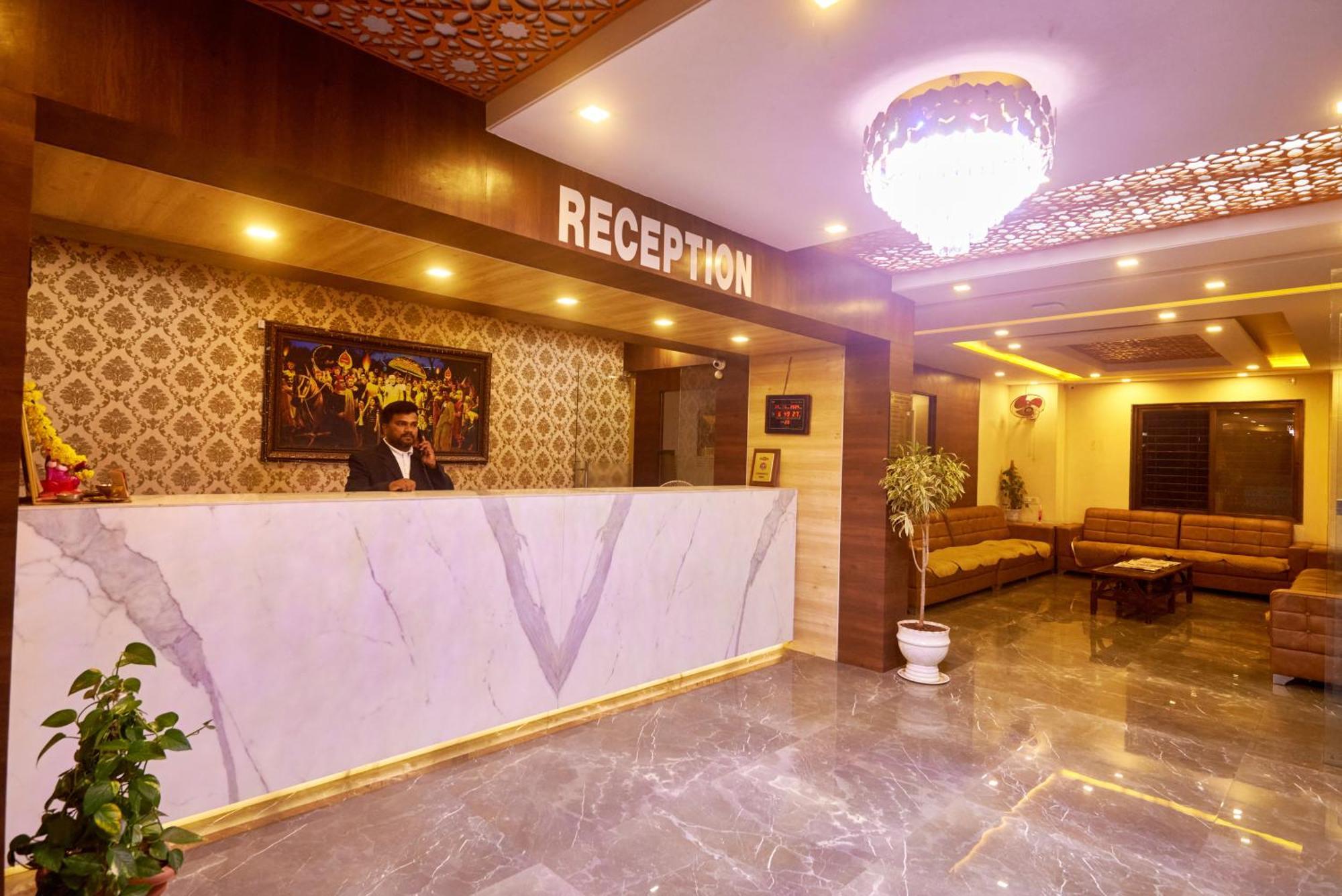 Sai Vidisha Palace Shirdi Ngoại thất bức ảnh