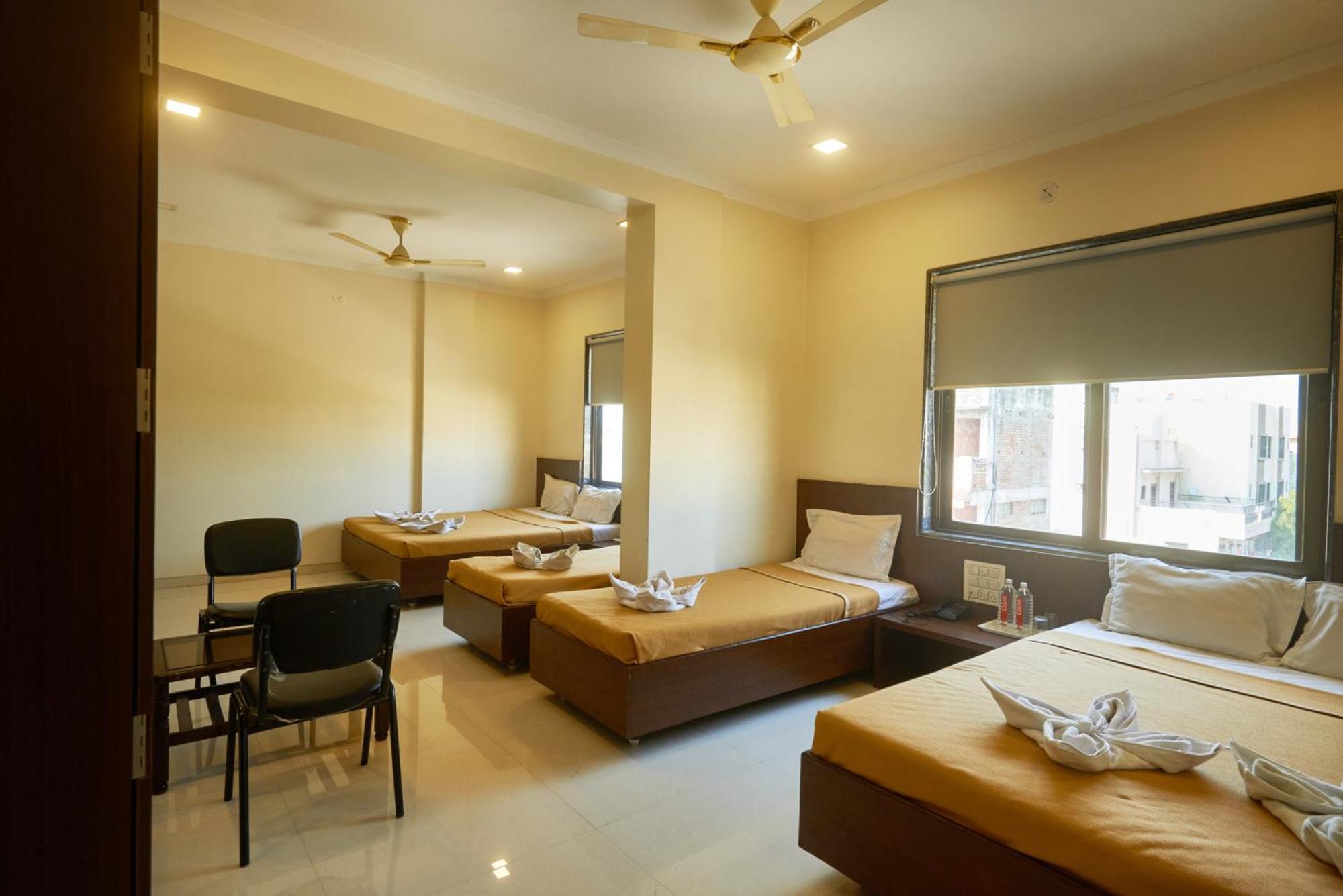 Sai Vidisha Palace Shirdi Ngoại thất bức ảnh