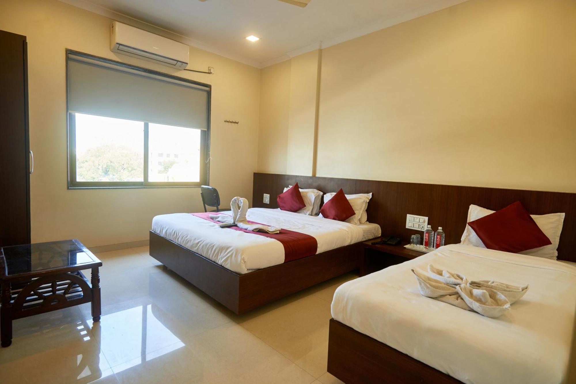 Sai Vidisha Palace Shirdi Ngoại thất bức ảnh