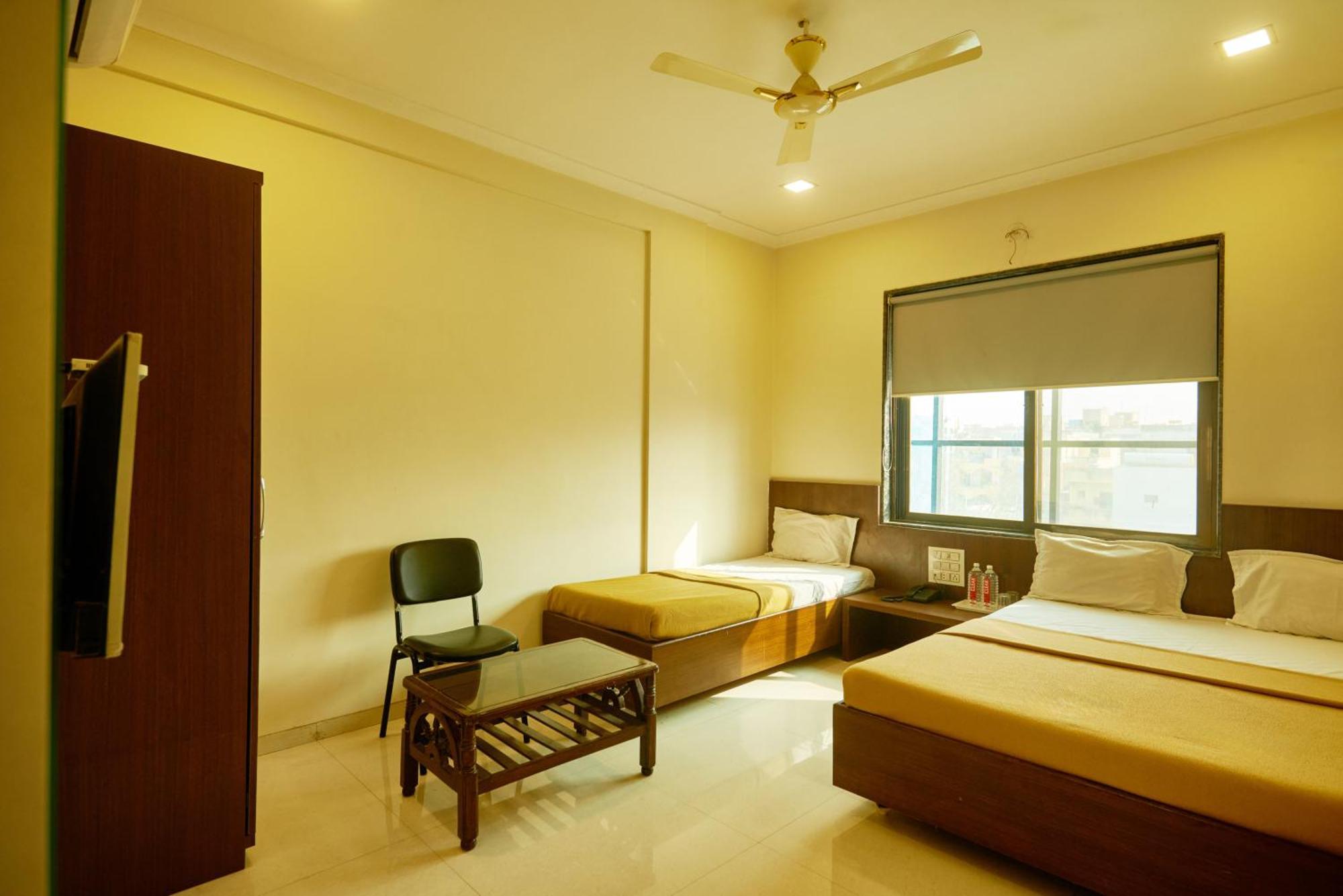 Sai Vidisha Palace Shirdi Ngoại thất bức ảnh
