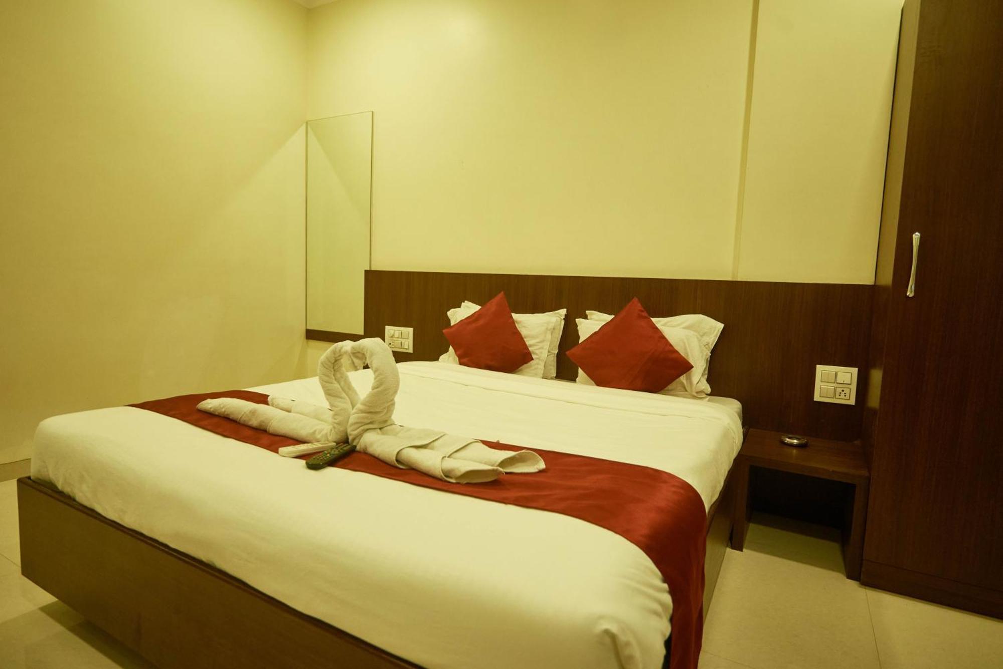 Sai Vidisha Palace Shirdi Ngoại thất bức ảnh